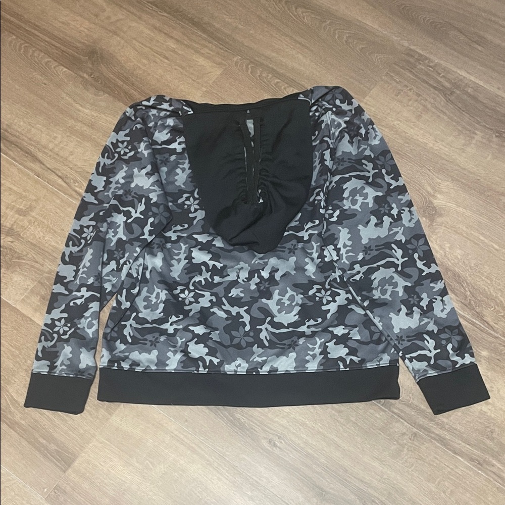 Scarlet & Gray Camo Sweatshirt - Picture 3 of 3